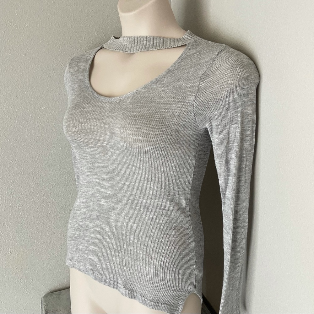 ☀️3/$15 Say What Choker V-Neck Sweater
